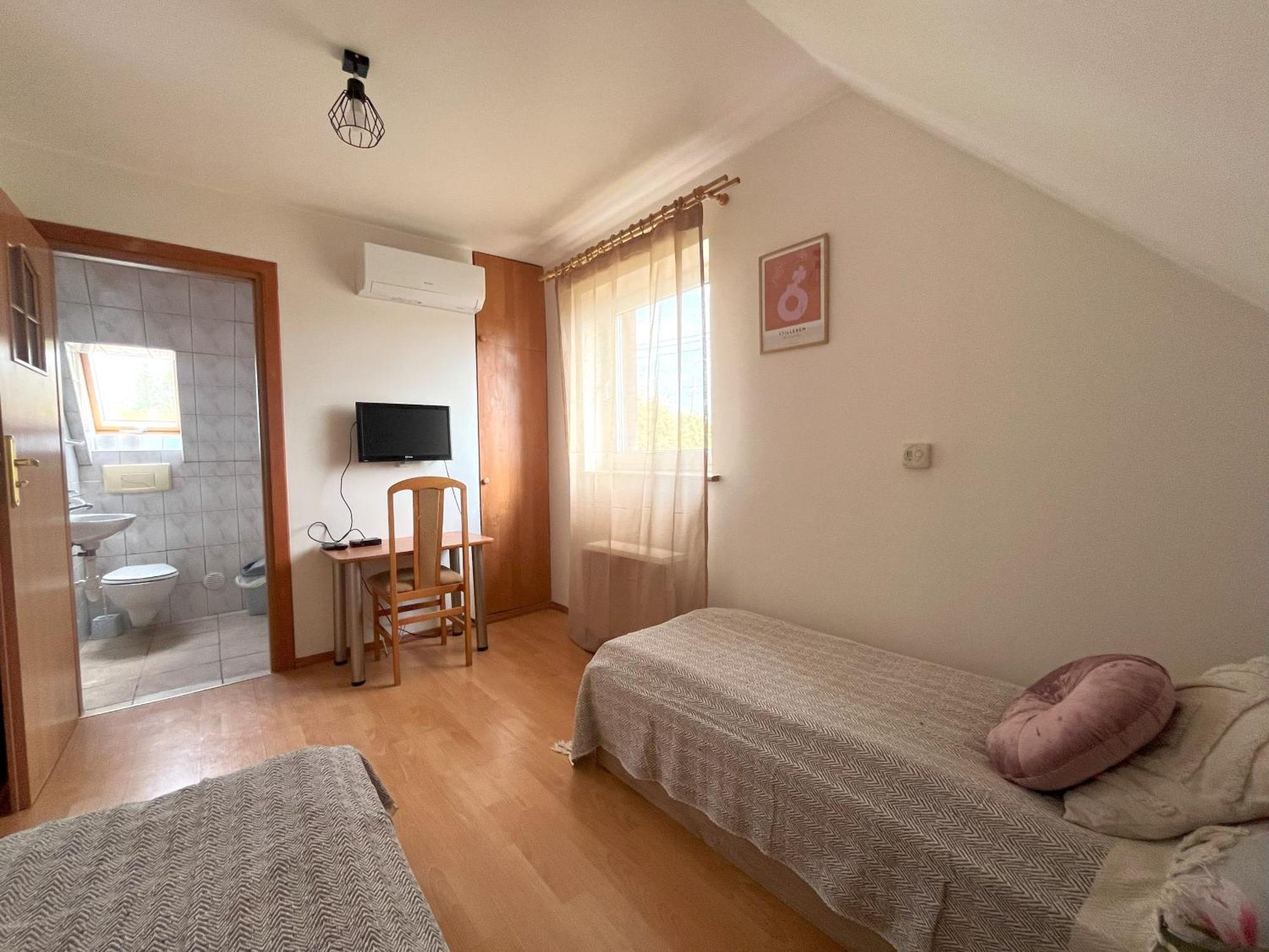 Happy Bison - A 5 Bedroom House With A Garden Bialowieza Exterior photo